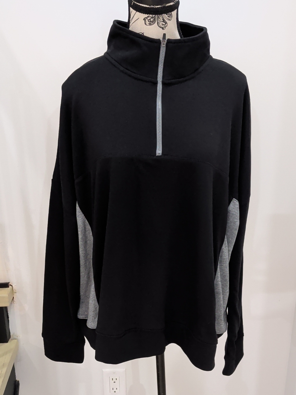 XERSION | Women's Black/Grey 3/4 Zip Pullover Lightweight Sweater